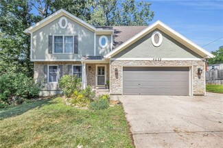 4502 NW Apache Dr, Riverside, MO 64150