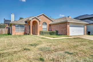205 Milton Dr, Arlington, TX 76002