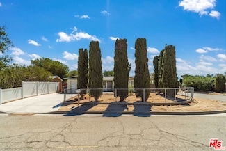 15872 Rexroth St, Mojave, CA 93501