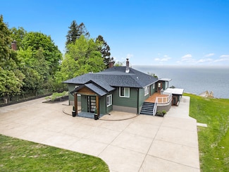 3500 Lakeshore Dr, Saint Joseph, MI 49085