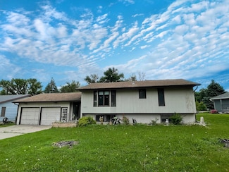605 13th St N, Mountain Lake, MN 56159