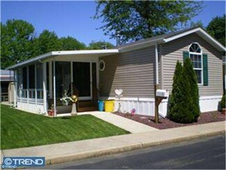 21 Sterling Ct, Hightstown, NJ 08520