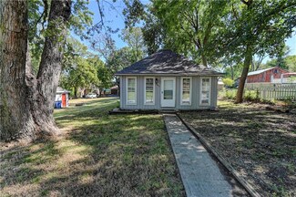 807 Pleasant St, Tonganoxie, KS 66086