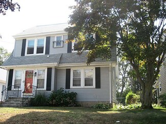 134 Lyndon Rd, Cranston, RI 02905