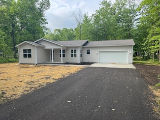 205 Forestville Dr, Houghton Lake, MI 48629