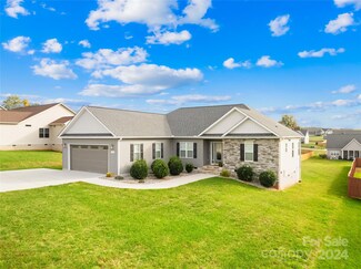 152 Greythorn Dr, Statesville, NC 28625