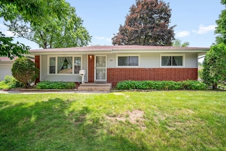 8851 W Daphne St, Milwaukee, WI 53224