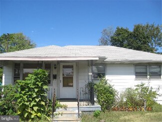 33 E Hodges Ave, Lawnside, NJ 08045