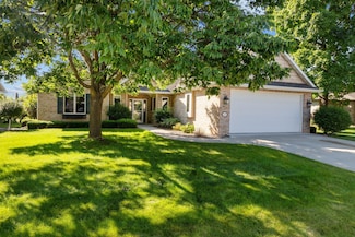 841 Whisper Falls Ln, Menasha, WI 54952