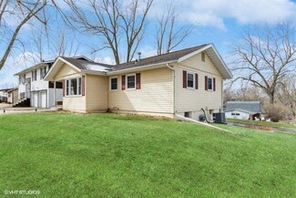 326 N 6th St, West Branch, IA 52358