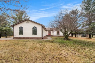 1075 W Bemis Rd, Saline, MI 48176