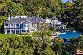 940 Oakmont Dr E, Los Angeles, CA 90049