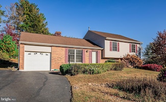 1803 E Beech Rd, Sterling, VA 20164