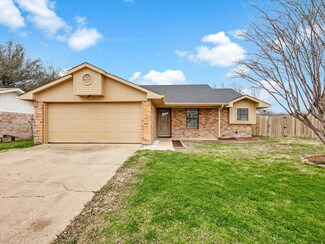 2502 John St, Greenville, TX 75402