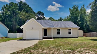 3403 Masters Dr, Hope Mills, NC 28348