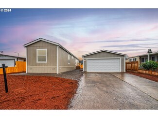 517 S 53rd St, Springfield, OR 97478