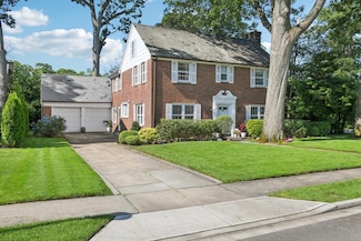 52 Canterbury Rd, Rockville Centre, NY 11570