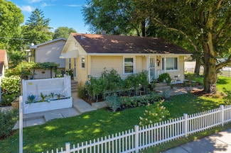 9 W 14th Ave, Naperville, IL 60563