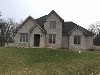 2600 Whiteoak Ct, McHenry, IL 60050