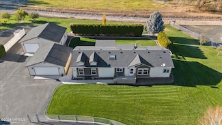 50 Hobby Horse Ln, Yakima, WA 98901