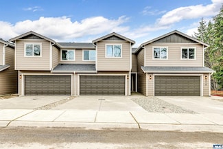 208 Creekside Dr, Port Angeles, WA 98362