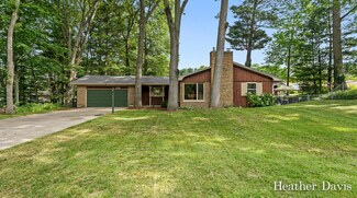 1993 Harbor Inn St, Holland, MI 49424