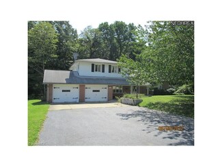 7594 Catherine St, Masury, OH 44438