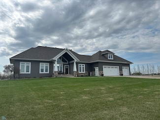 7179 37th St N, Moorhead, MN 56560