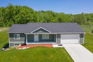 5389 N Point Dr, Howard City, MI 49329