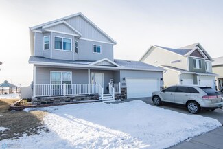 1409 Goldenwood Dr, West Fargo, ND 58078