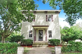 300 W Si Johnson Ave, Sheridan, IL 60551