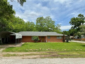103 E Ann St, Kaufman, TX 75142