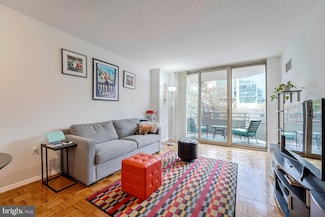4801 Fairmont Ave Unit 206, Bethesda, MD 20814