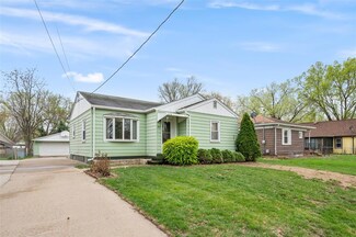 2409 Maple St, Des Moines, IA 50317