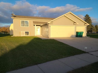 225 Maple Point Blvd, Mapleton, ND 58059