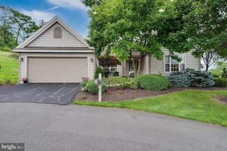 318 Charleston Ln, Wyomissing, PA 19610