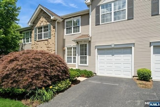 531 Cascade Ct, Mahwah, NJ 07430