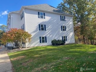 1221 Waterford Dr, Edison, NJ 08817