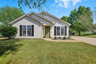 35 Farmbrook Dr, Fort Mitchell, AL 36856