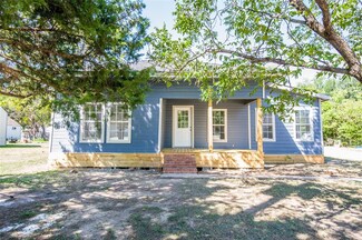 305 W 9th St, Ferris, TX 75125