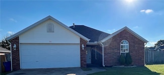 911 SW Cheyenne Dr, Bentonville, AR 72712