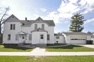 212 W 15th St, Saint Charles, MN 55972