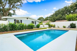 1911 Upper Beechwood Ave, Sarasota, FL 34231