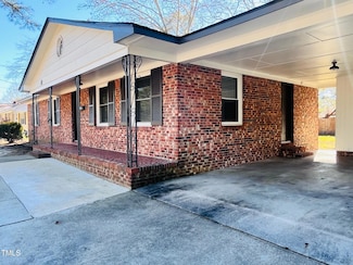 318 S McPherson Church Rd, Fayetteville, NC 28303