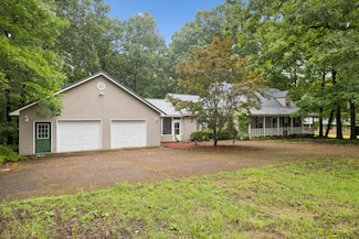 219 Lakeview Dr, Hohenwald, TN 38462