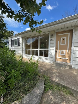 2087 Chambers Rd, Saint Louis, MO 63136