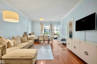 58 W 58th St Unit 5A, New York, NY 10019