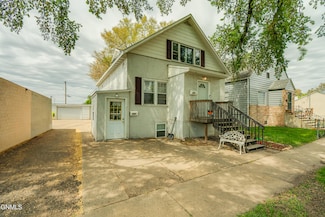 214 N 16th St, Bismarck, ND 58501