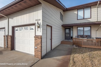 1959 Prairie Oak Dr, Dickinson, ND 58601