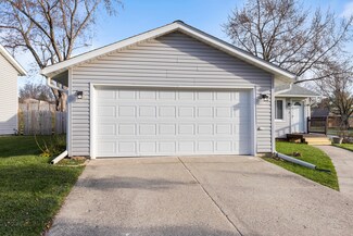 4207 Applewood Ln, Loves Park, IL 61111
